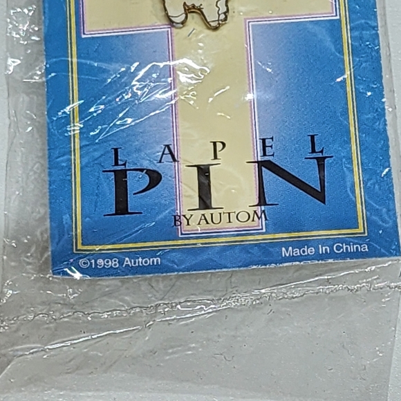 Small Jesus Lamb of God Gold Tone Peace Lapel Badge Hat Vest Pin Souvenir 1998 - Picture 3 of 3